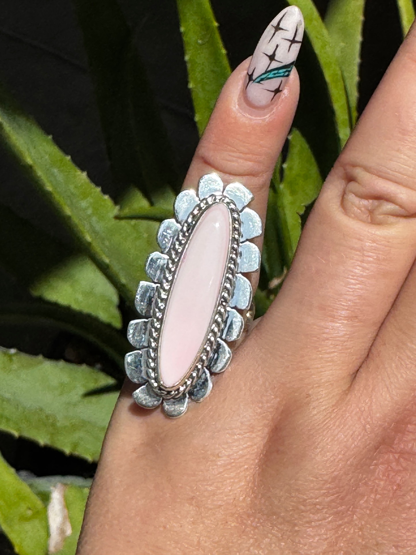 Oval Ring - Pink Conch - Sterling Silver - Navajo Handmade - Lucian Koinva - Size Adjustable