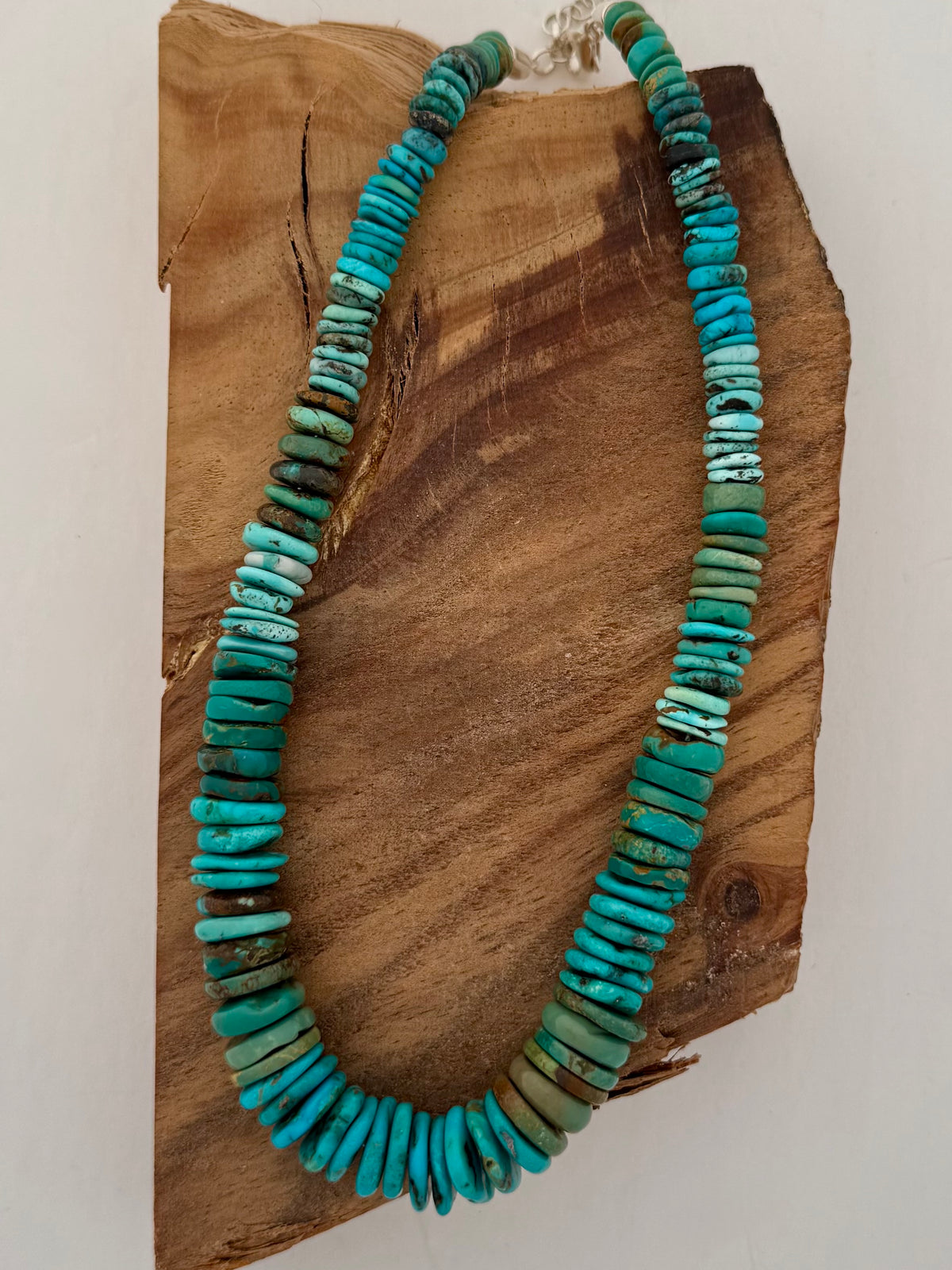 Graduated Hubei Turquoise Bead Necklace - Large Disc - Handstrung Length 18.5"-20.5"