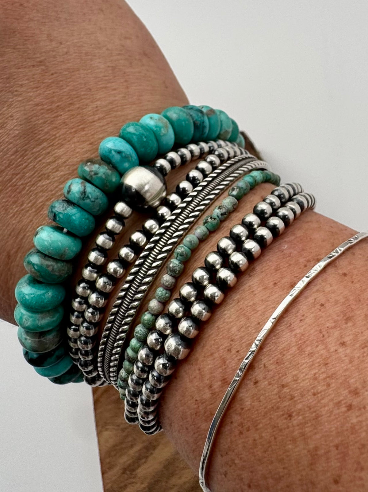 Hubei Turquoise Bead Stretch Bracelet - 10mm - Length 8"