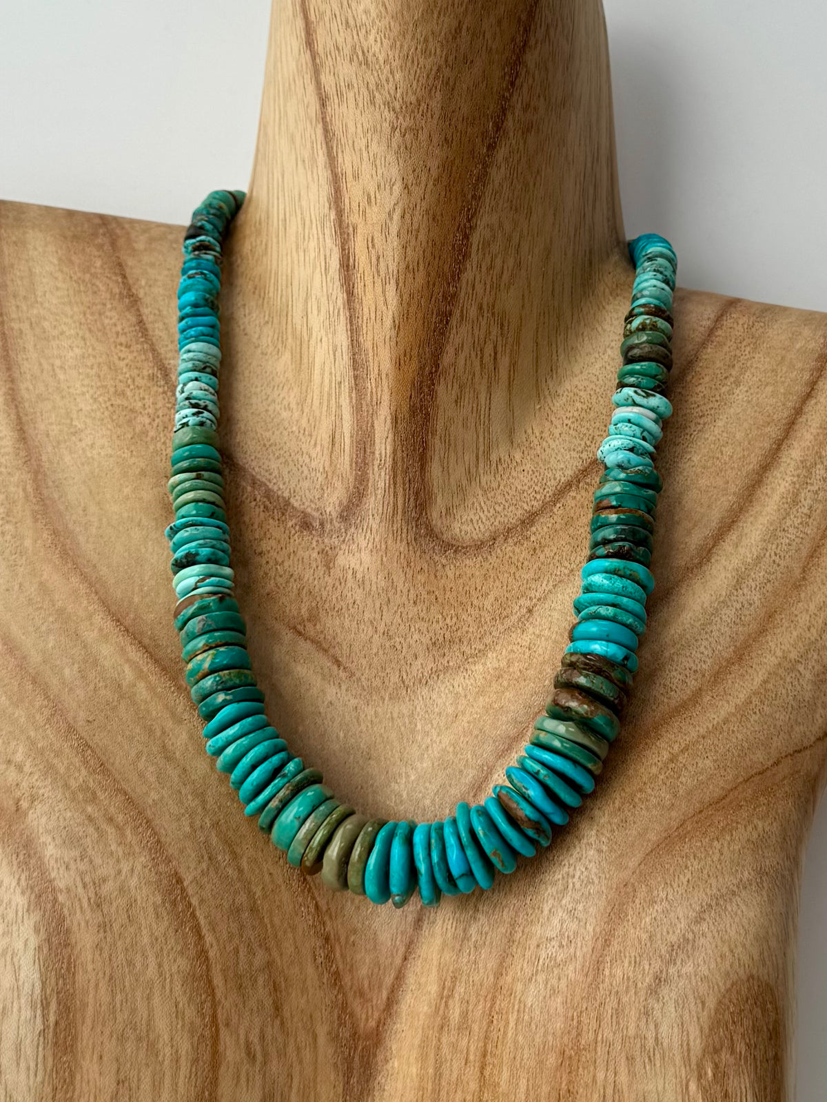 Graduated Hubei Turquoise Bead Necklace - Large Disc - Handstrung Length 18.5"-20.5"
