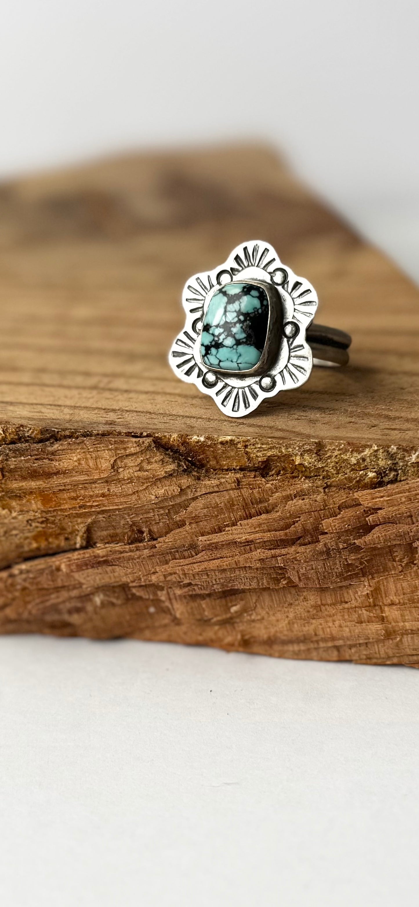 Ring with Ruffles - Turquoise - Sterling Silver - Native Handmade - Dan Henio (artist) - Size Adjustable