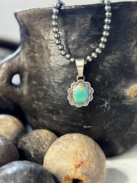 Round Pendant with Scallops - Turquoise - Sterling Silver - Native Handmade - Ray Bennet (artist)