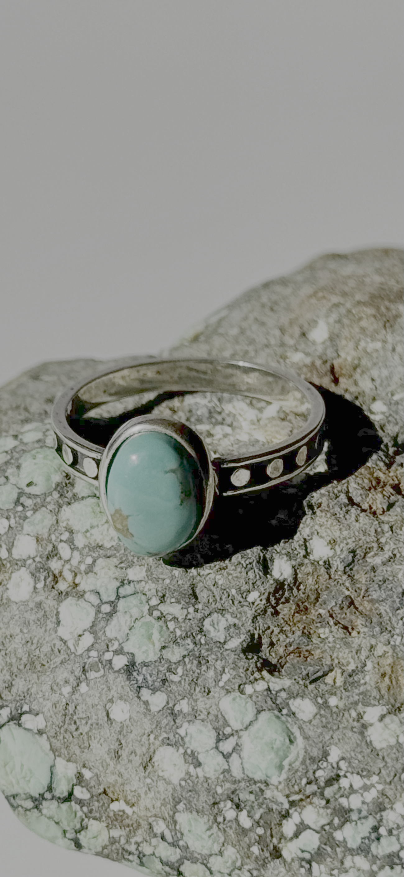 Kingman Turquoise Oval Ring - Sterling Silver - Size 5.5