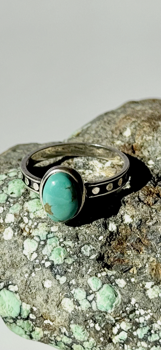 Kingman Turquoise Oval Ring - Sterling Silver - Size 5.5