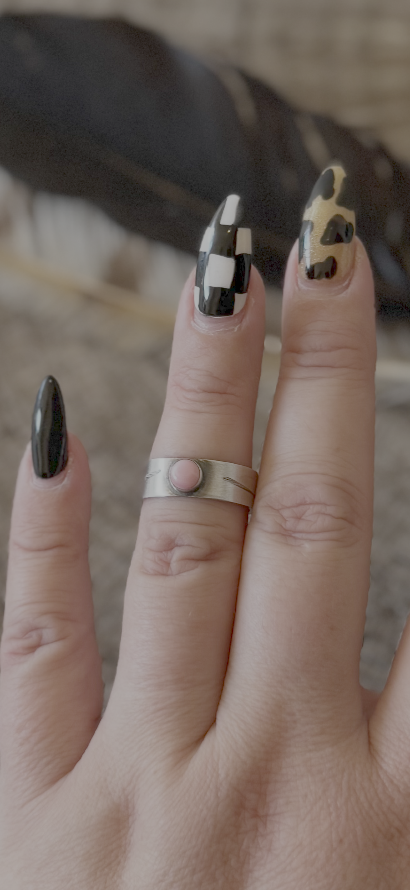 Band Ring - Pink Conch - Sterling Silver - Native Handmade - Gary Sandoval (artist) - Size 7.5