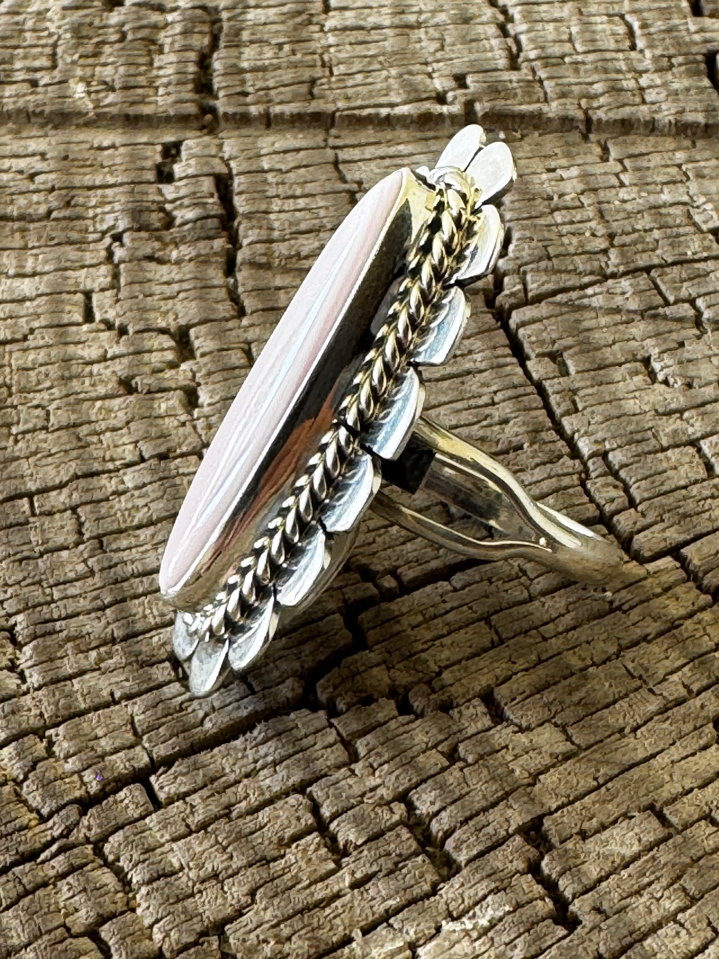 Oval Ring - Pink Conch - Sterling Silver - Navajo Handmade - Lucian Koinva - Size Adjustable